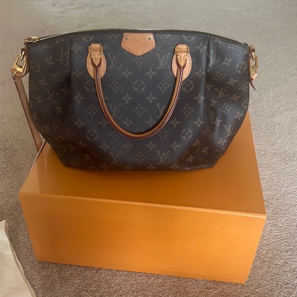 Louis Vuitton Turenne MM cross body bag new never worn it been in my closet - Picture 1 of 12